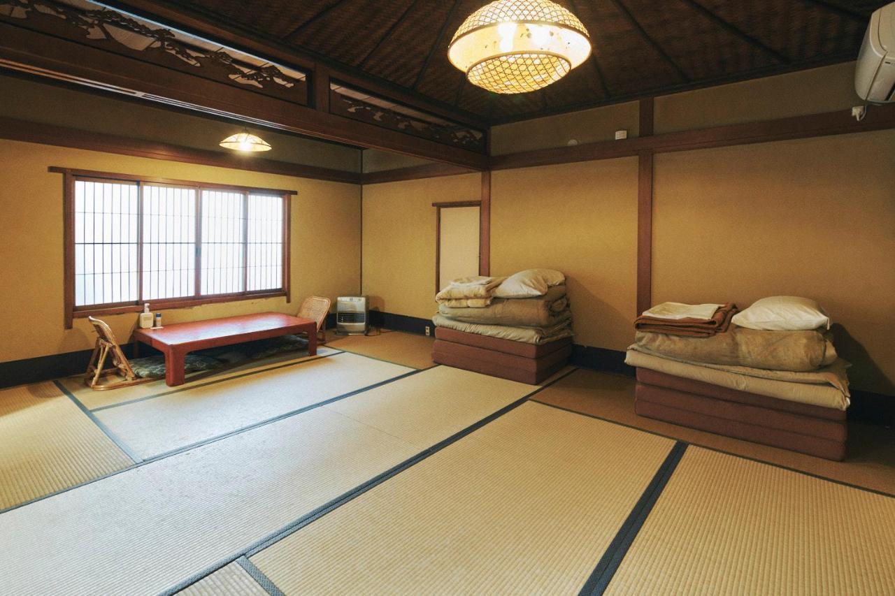 Gojo Hostel *